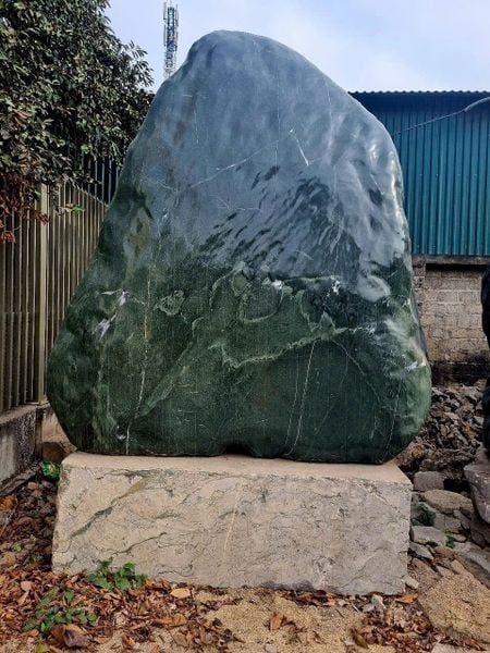 Biển hiệu đá tự nhiên, biển hiệu đá nguyên khối, Cây đá phong thủy đá xanh cẩm thạch tự nhiên nguyên khối Thanh Hóa