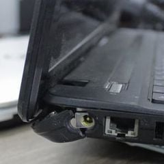 Bảng giá thay bản lề laptop tại TP HCM