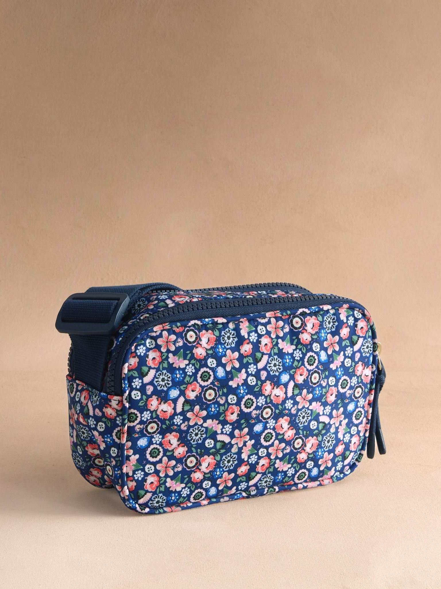  Túi đeo Cath Kidston Utility Crossbody Pearly Queen Ditsy - H69556 