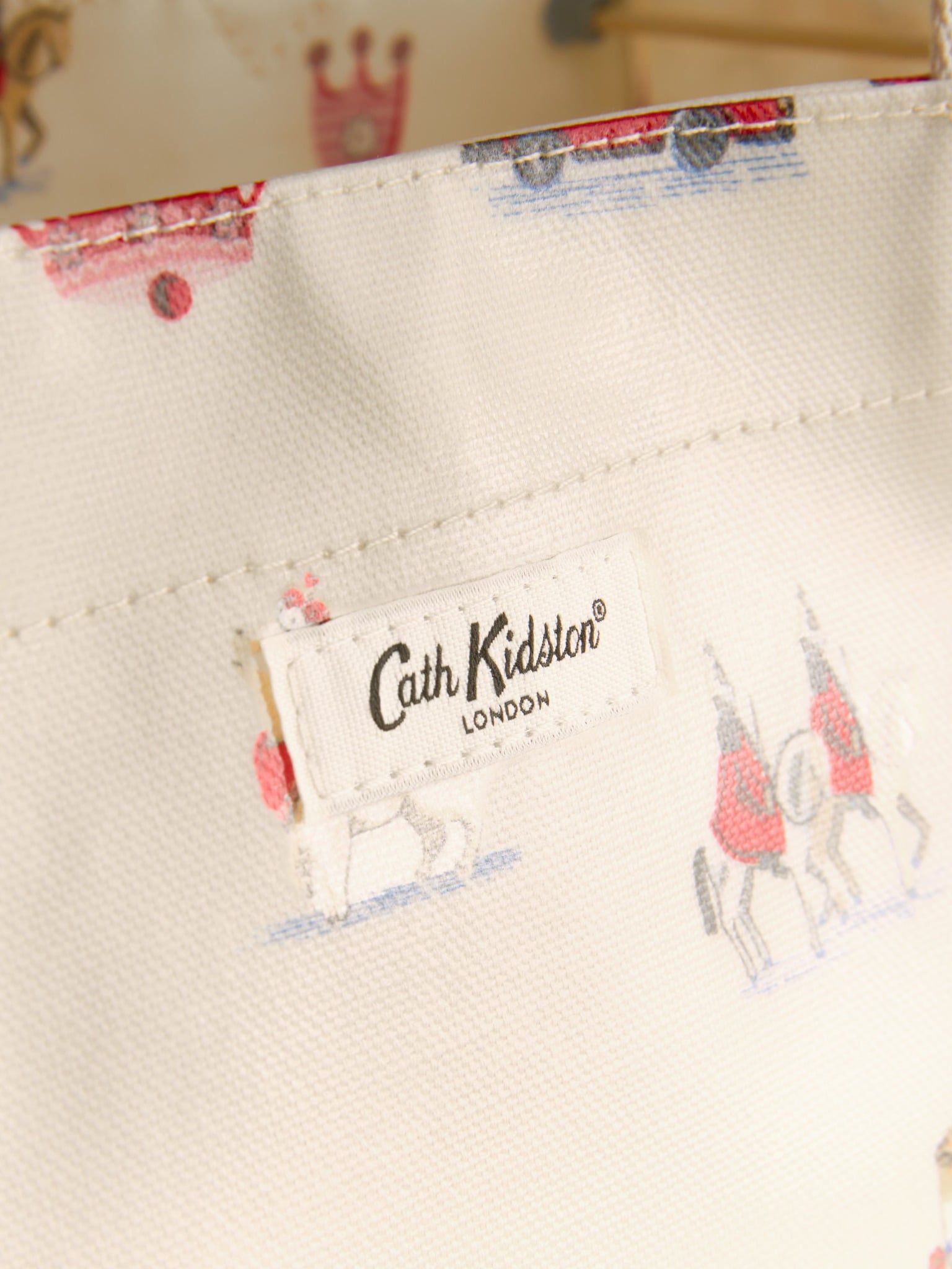  Túi đeo tay Cath Kidston Medium Bookbag Stanley in London - H69571 