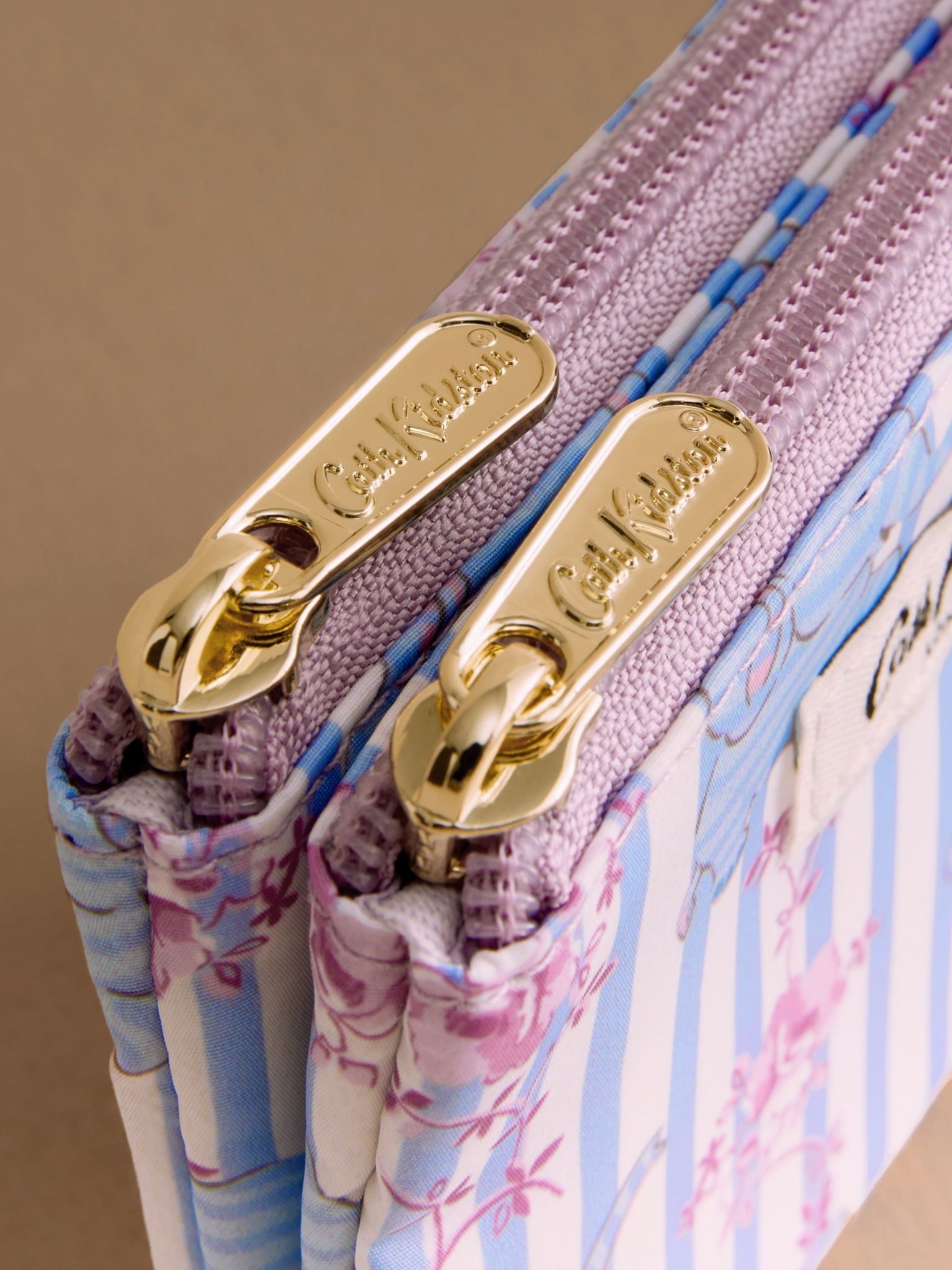  Ví nữ/ Cath Kidston Nana The Elephant - H69780 