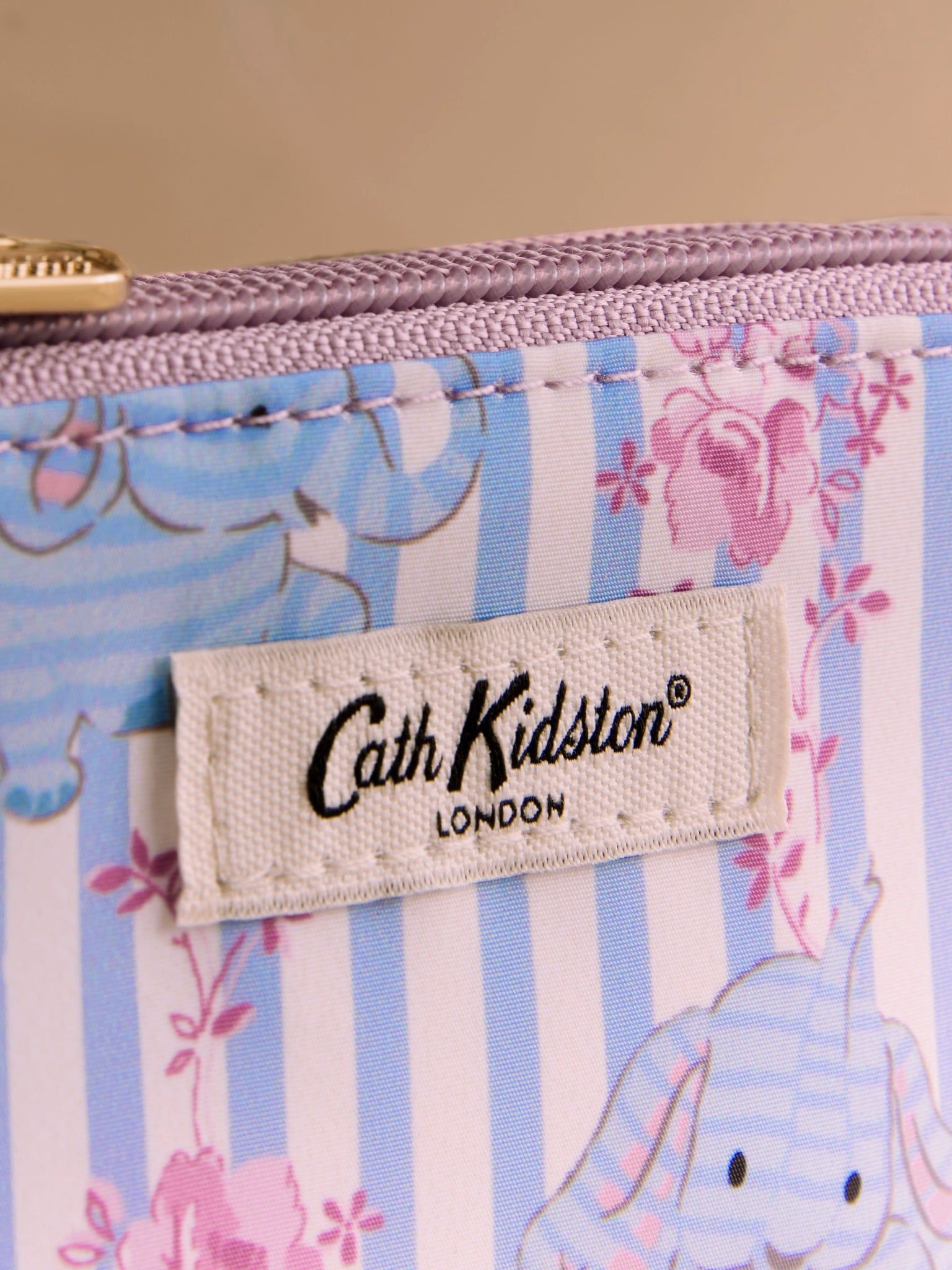  Ví nữ/ Cath Kidston Nana The Elephant - H69780 