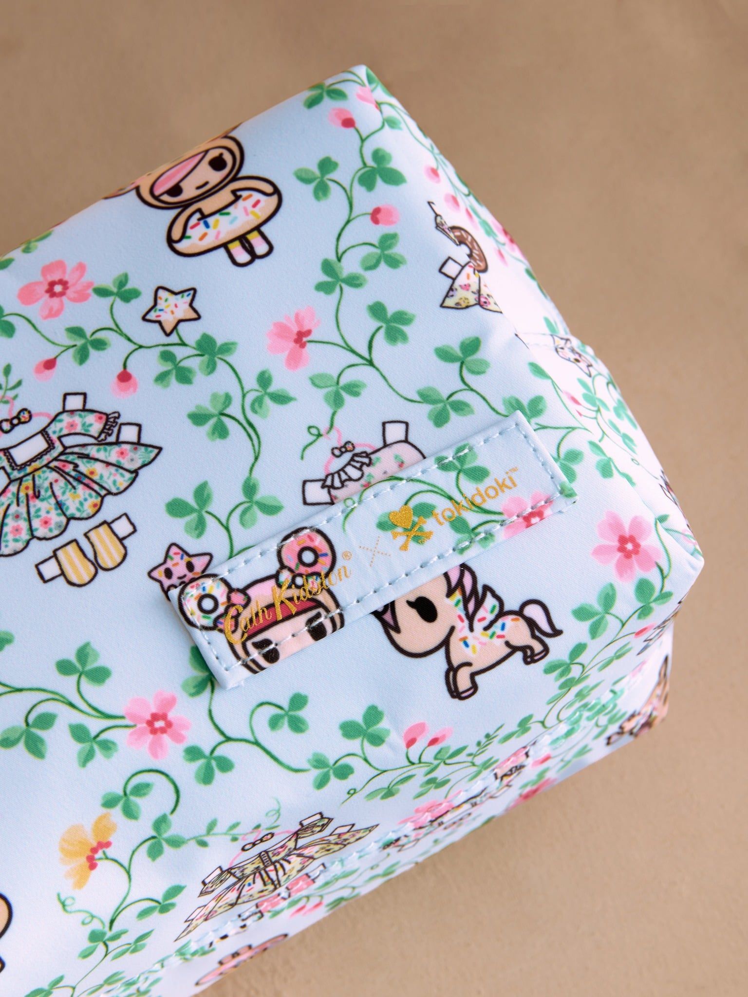  Ví cầm tay Cath Kidston Pouch Tokidoki Paper Dresses - H70600 
