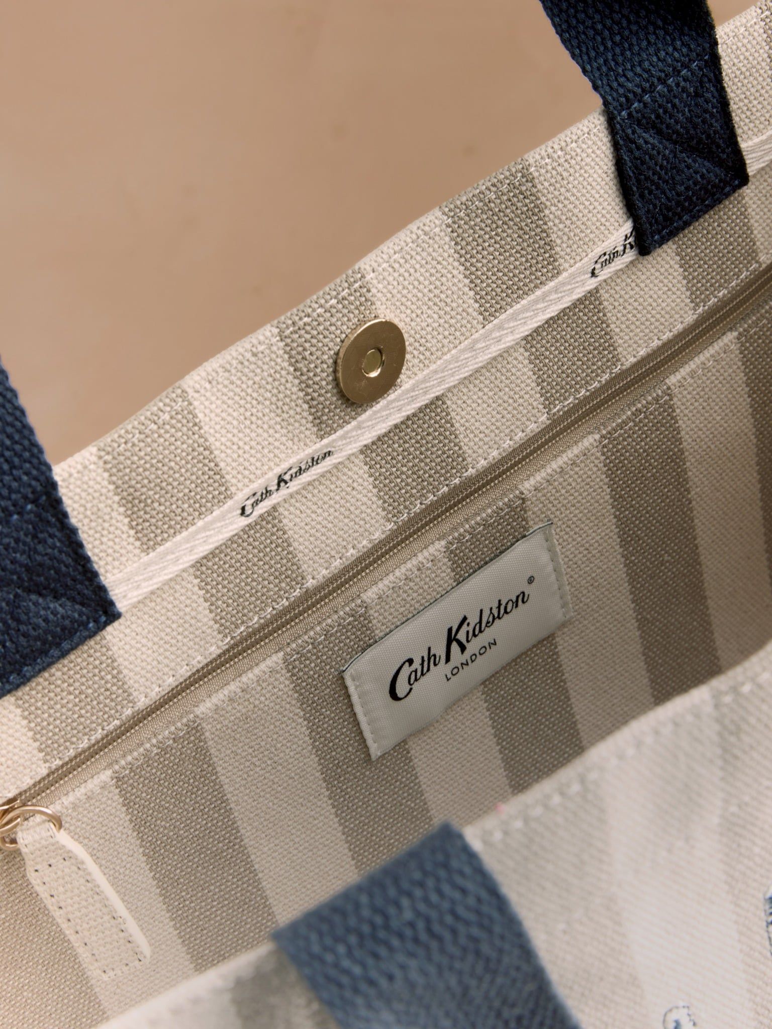  Túi đeo vai Cath Kidston Large East West Tote Cath Stripe - H69418 
