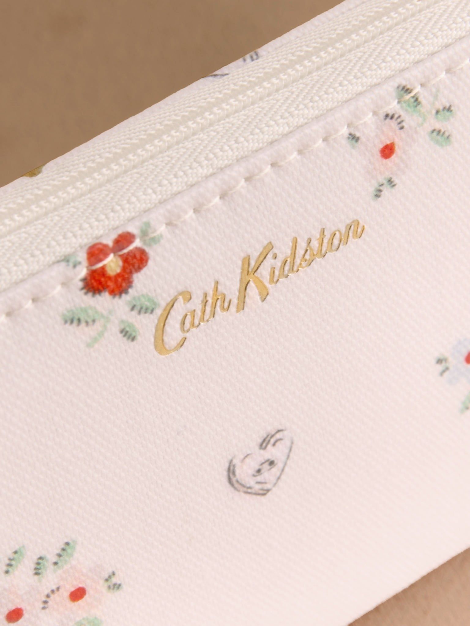  Ví Cath Kidston Mini Continetal Wallet Valentines - H69699 