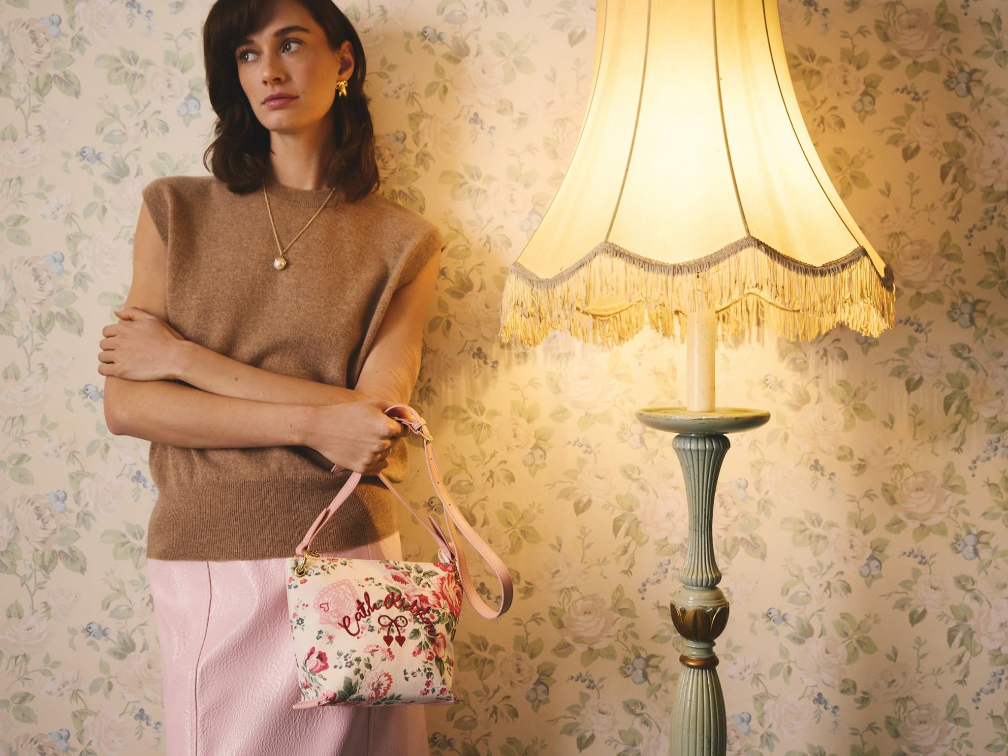  Túi đeo chéo Cath Kidston Trapezium X-Body Hackney Rose - W76333 