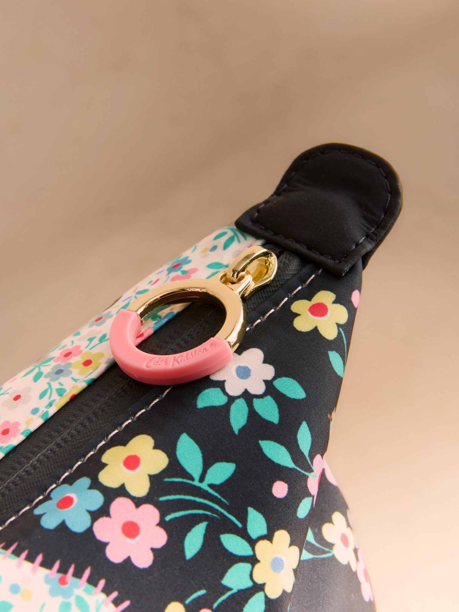  Túi đeo vai Cath Kidston Toki Doki Medium Tote Tokidoki Ditsy - H70568 
