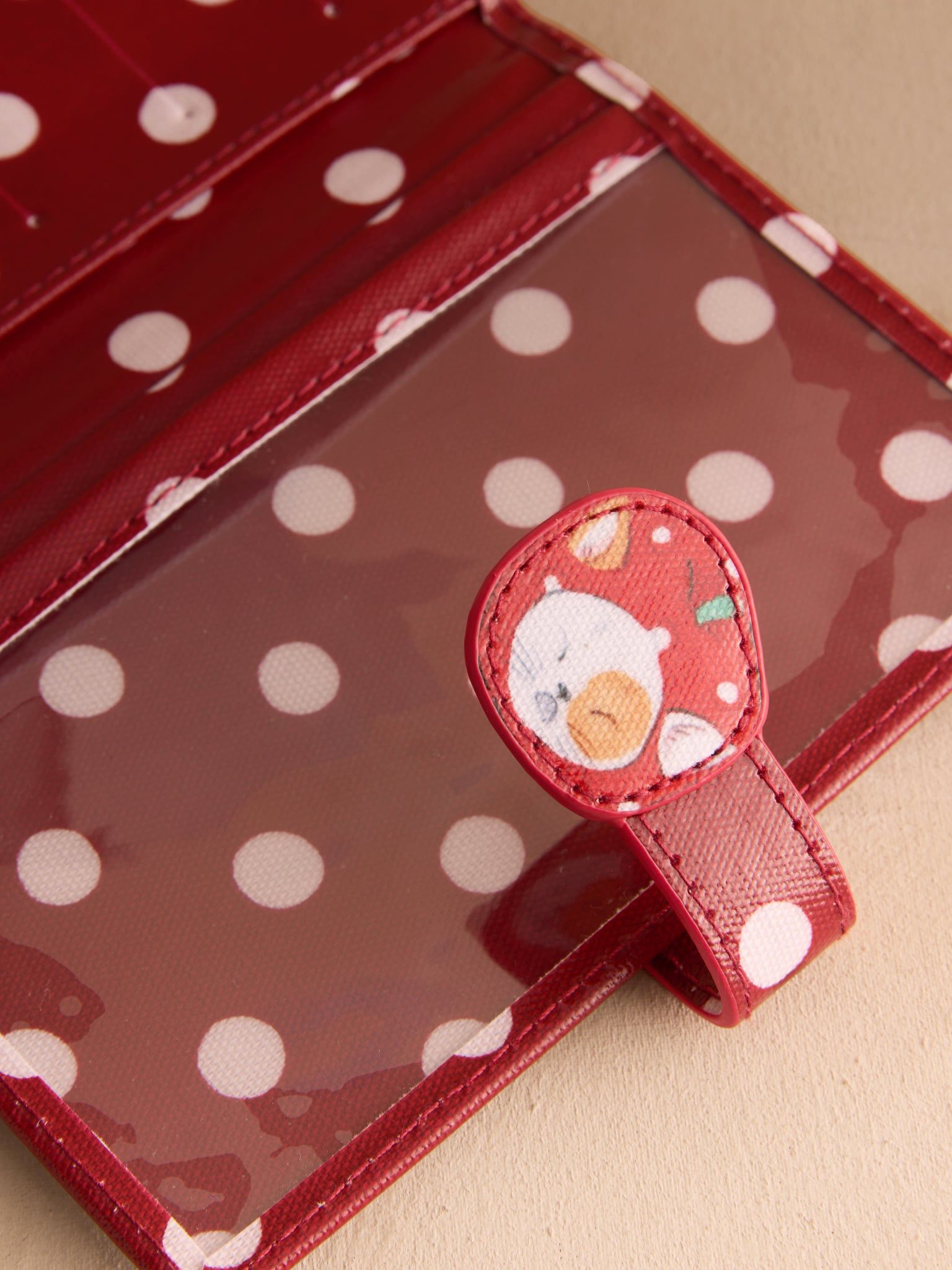  Bao Đựng Hộ Chiếu Cath Kidston Phủ PVC Chống Nước, Họa Tiết Red Spot G09606 
