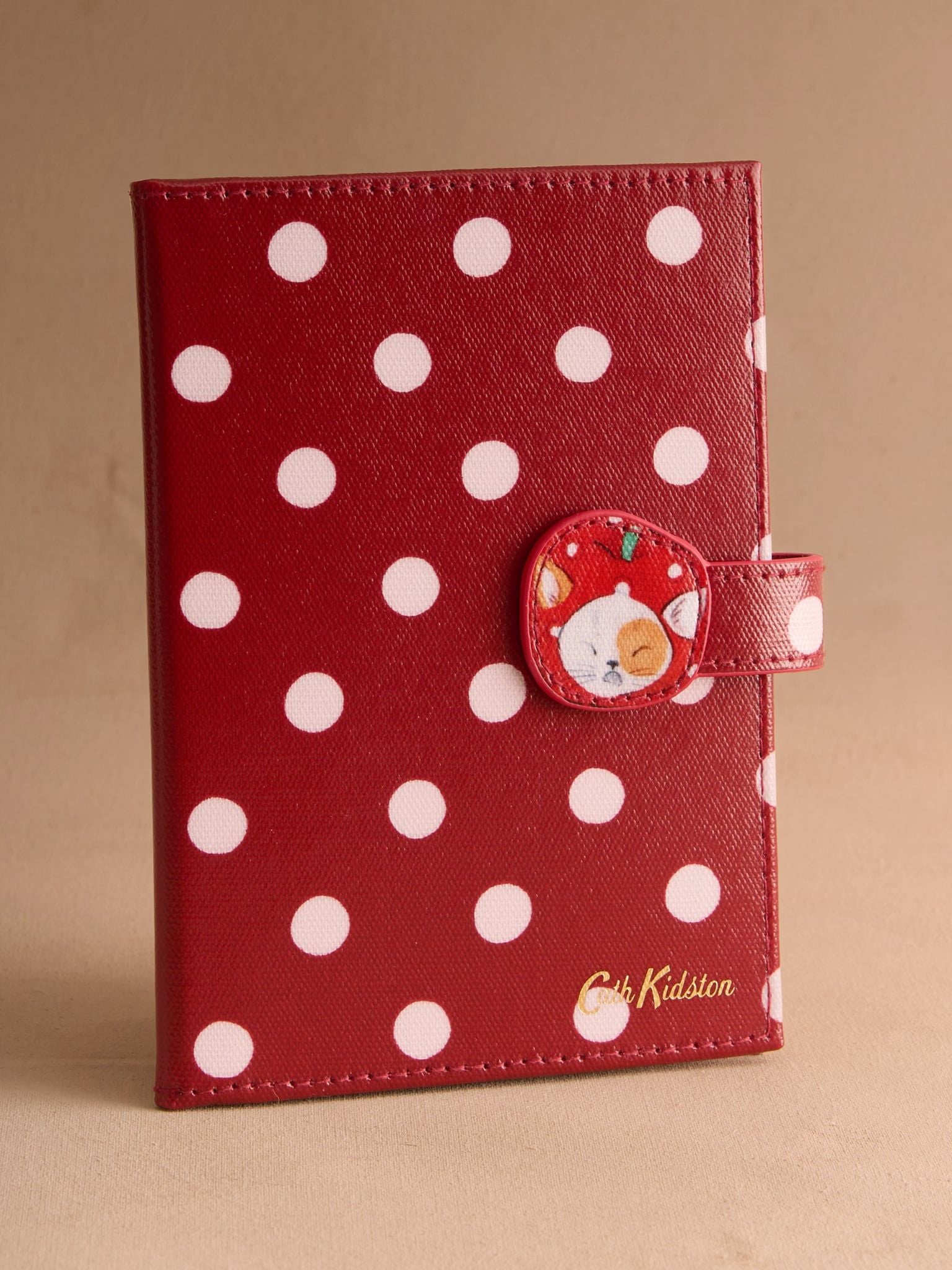  Bao Đựng Hộ Chiếu Cath Kidston Phủ PVC Chống Nước, Họa Tiết Red Spot G09606 