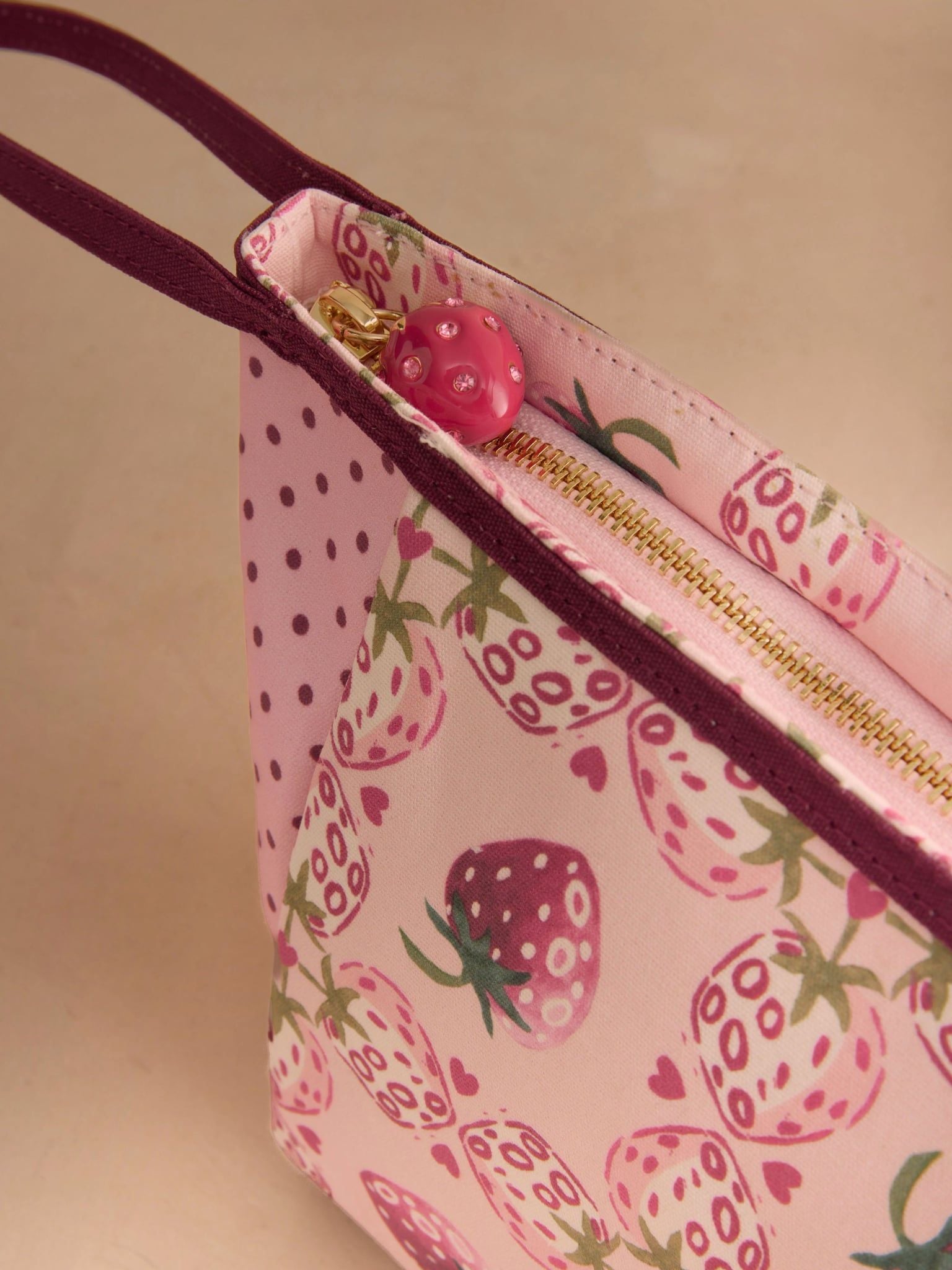  Túi Nhỏ Cath Kidston Họa Tiết Strawberry Check G09652 