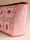  Túi Nhỏ Cath Kidston Họa Tiết Strawberry Check G09652 