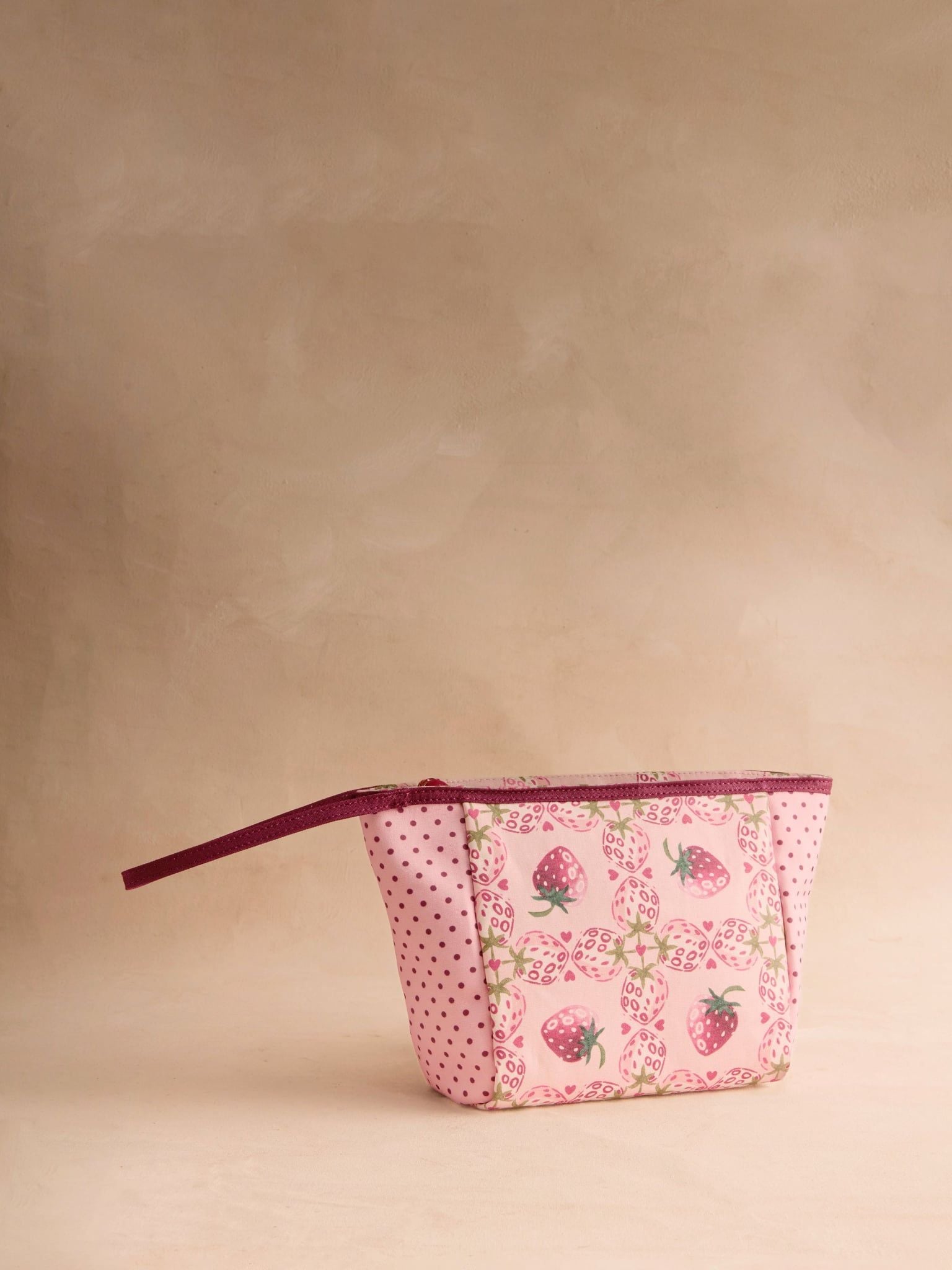  Túi Nhỏ Cath Kidston Họa Tiết Strawberry Check G09652 