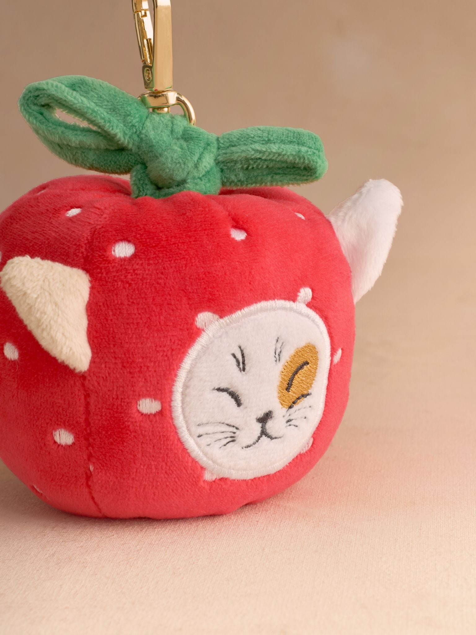  Charm Treo Túi Cath Kidston Hoạ Tiết Mèo Táo Đỏ V22710 