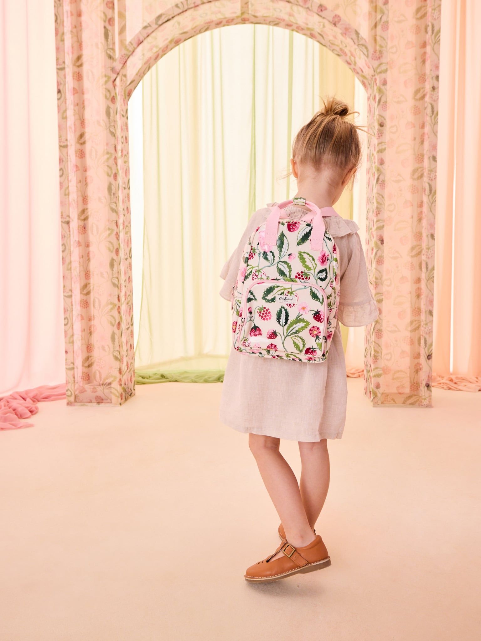  Balo Trẻ Em Cath Kidson Cỡ Vừa Phủ PVC Chống Nước, Họa Tiết Raspberry Garden V22886 