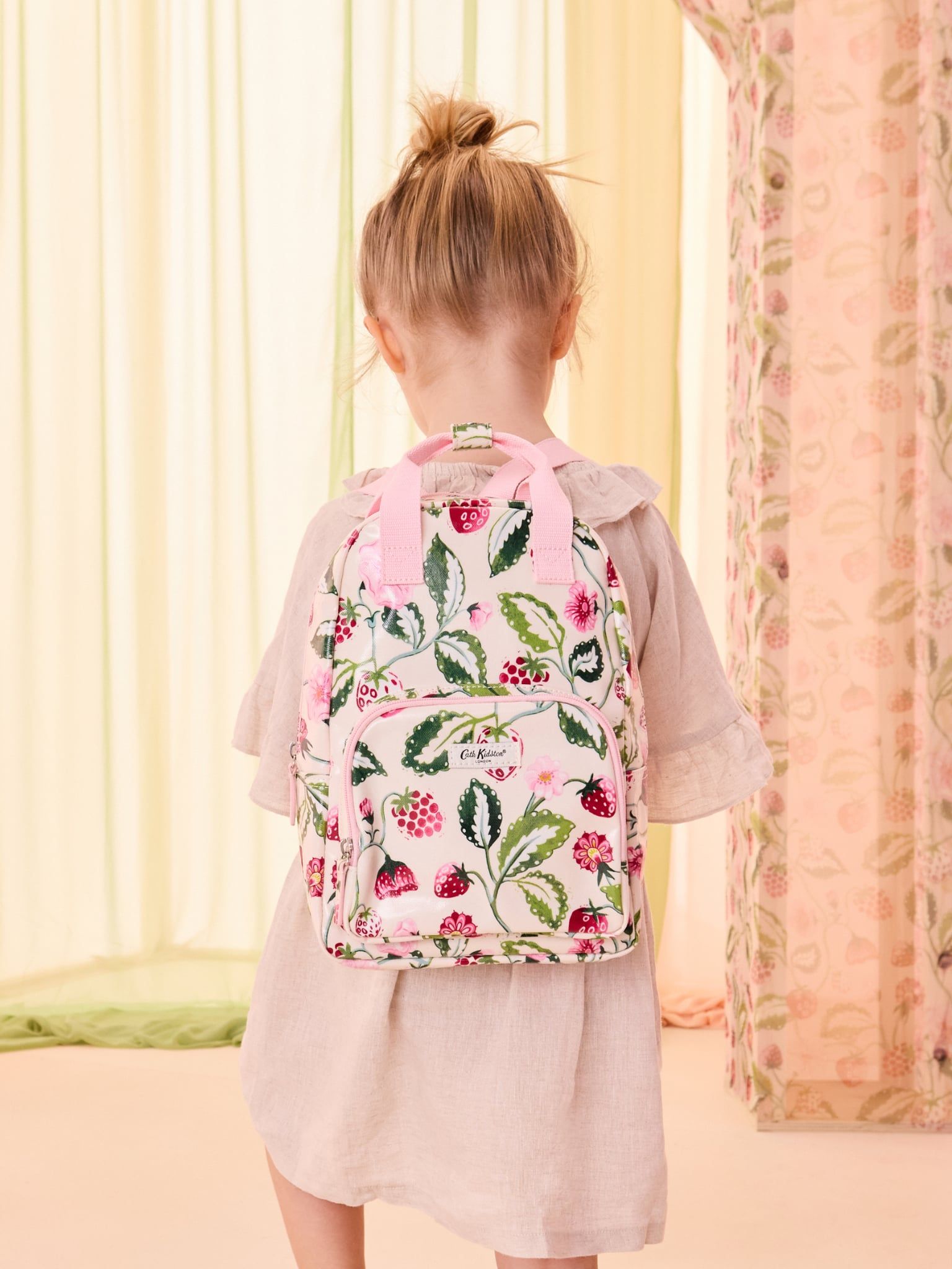  Balo Trẻ Em Cath Kidson Cỡ Vừa Phủ PVC Chống Nước, Họa Tiết Raspberry Garden V22886 