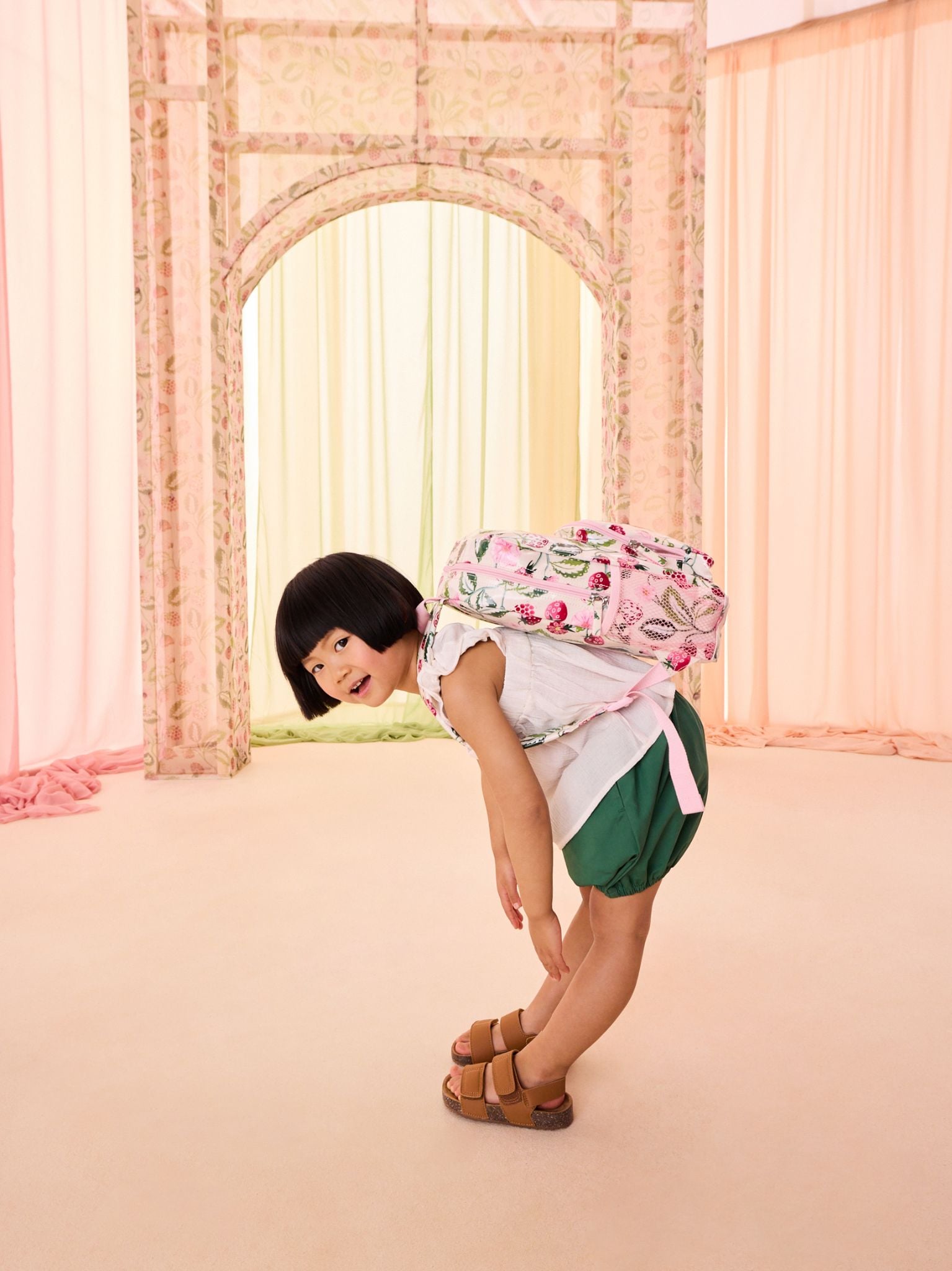  Balo Trẻ Em Cath Kidston Cỡ Lớn Phủ PVC Chống Nước Họa Tiết Raspberry Garden V22887 