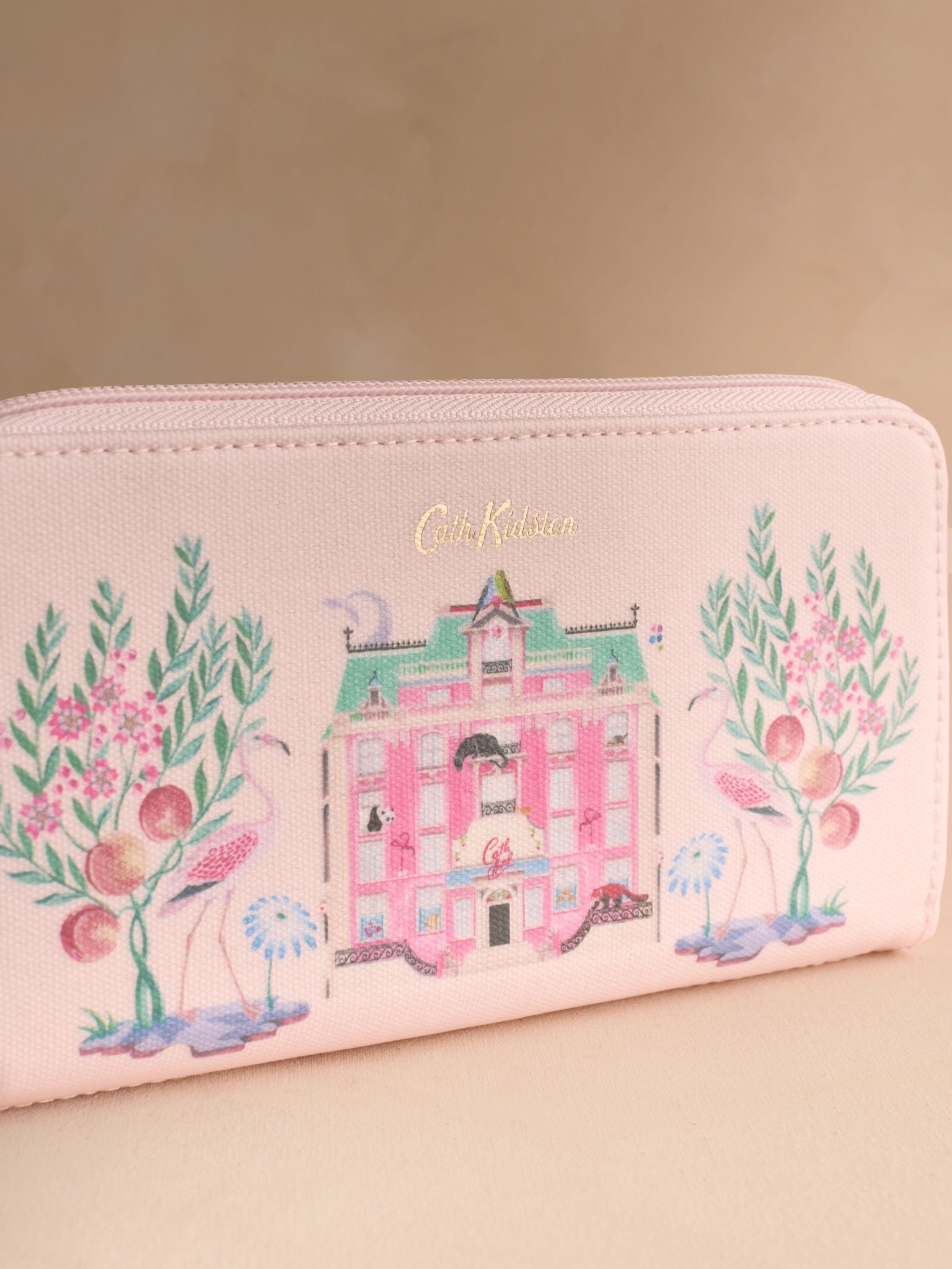  Ví Nữ Cath Kidston Phủ PVC Chống Nước Họa Tiết Pink Cath Hotel Continental V22928 