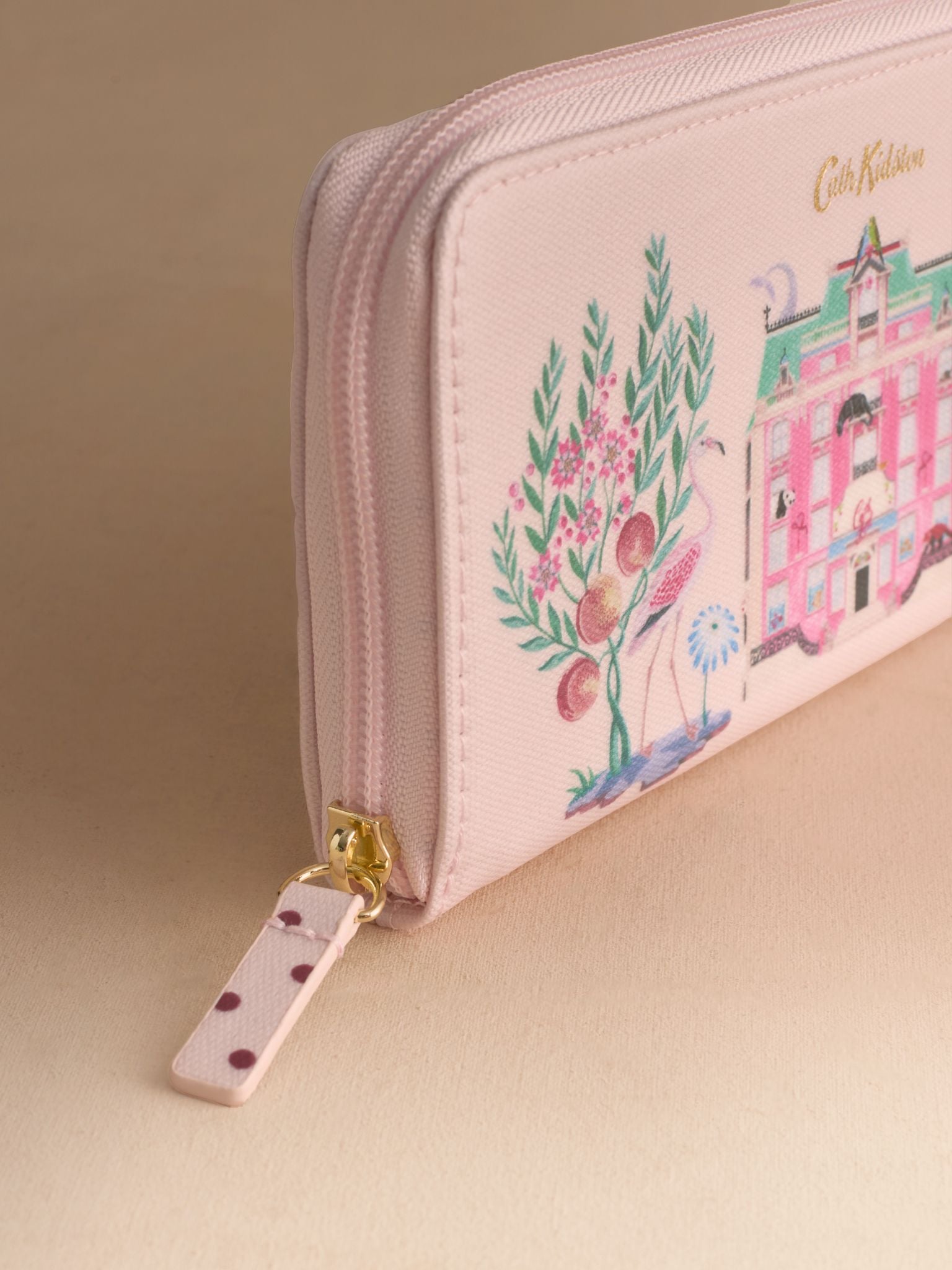  Ví Nữ Cath Kidston Phủ PVC Chống Nước Họa Tiết Pink Cath Hotel Continental V22928 