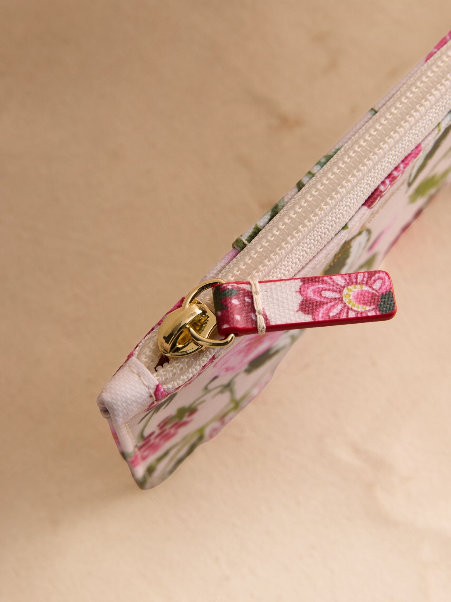  Ví Mini Cath Kidston Phủ PVC Chống Nước Họa Tiết Raspberry Garden Y26723 