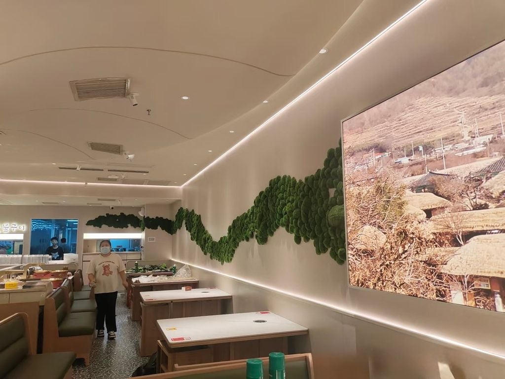 Tường rêu bảo tồn trang trí quán ăn, nhà hàng (Mẫu 2)