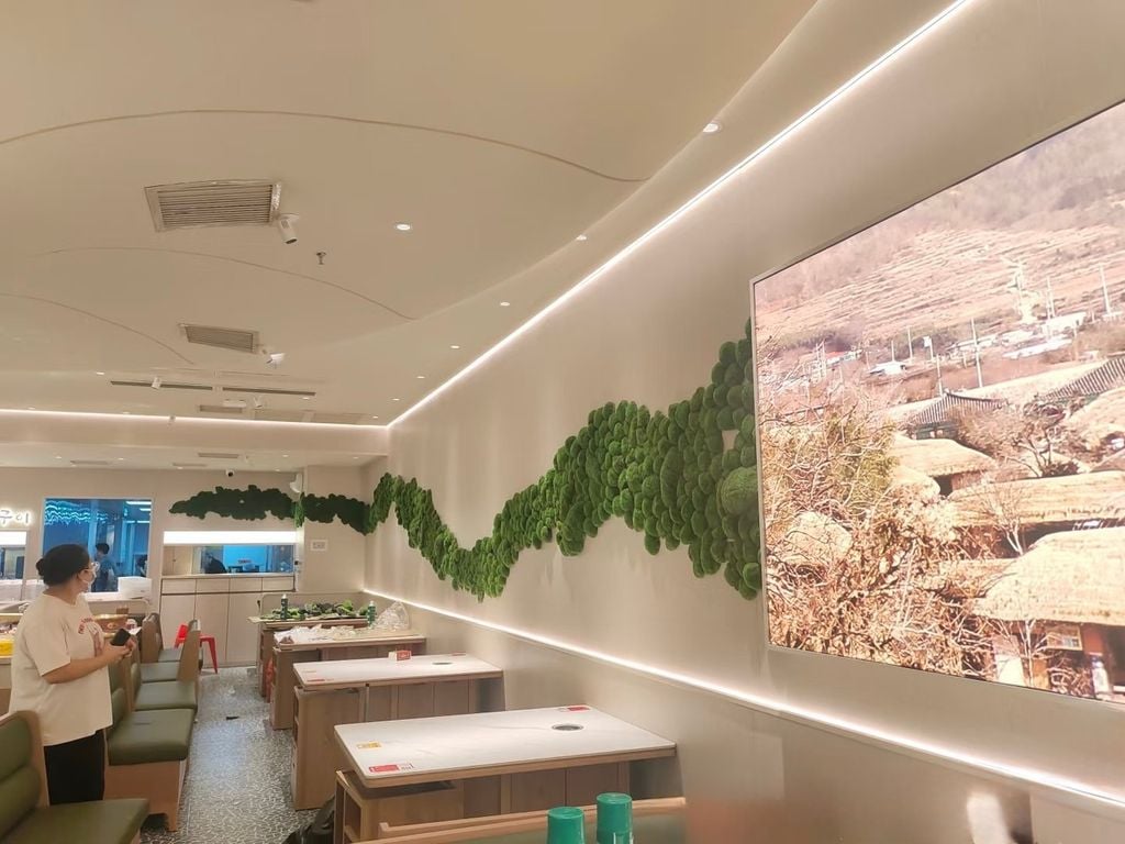 Tường rêu bảo tồn trang trí quán ăn, nhà hàng (Mẫu 2)