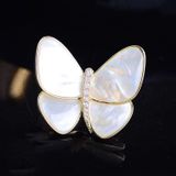  Cài áo ACA09 bướm trắng viền vàng – Thanh thoát tinh tế, sang trọng nhẹ nhàng ✨ 