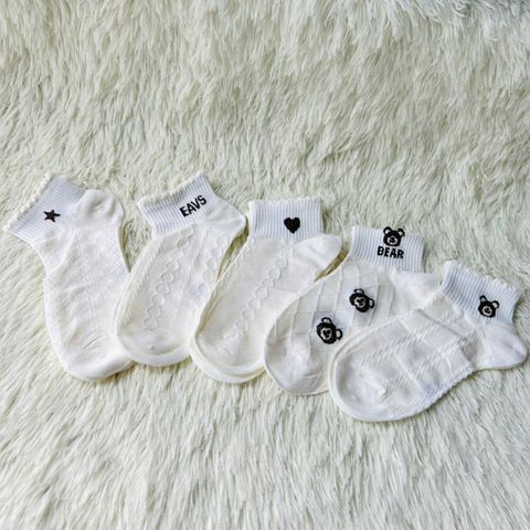  Vớ Trắng VV0028 - Trắng kem Cổ Ngắn Thêu Họa Tiết Hàn Quốc 