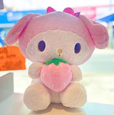  Melody Nhồi Bông Ôm Dâu Tây CGC030 – Siêu Cute Sanrio 