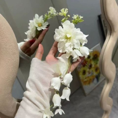  Kẹp tóc KTT0054 Hoa Cascad KTT0054 Hoa Rơi Pastel Hồng/Trắng/Xan 