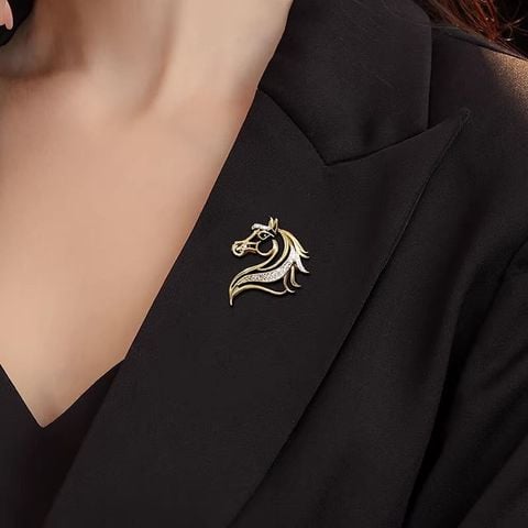  Cài áo  ACA012 ngựa đính đá – Cá tính mạnh mẽ, sang trọng cuốn hút ✨ 