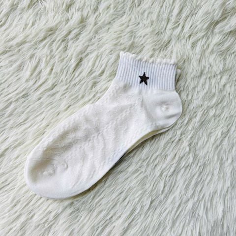  Vớ Trắng VV0028 - Trắng kem Cổ Ngắn Thêu Họa Tiết Hàn Quốc 