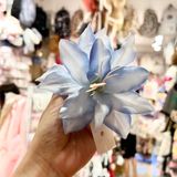  Kẹp hoa KTH04 – Kẹp tóc hoa vai cỡ lớn, nhiều màu xinh sang 