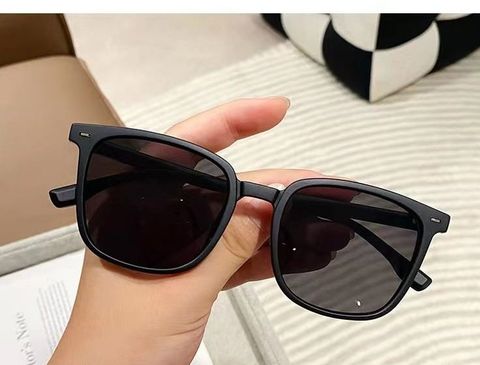  ️ Mắt Kính MK080 – Gọng Đen Basic, Phong Cách Cá Tính 