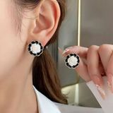  Bông tai TB0407 Hoa Đen Viền Trắng – Thanh Lịch, Cá Tính, Dễ Phối 