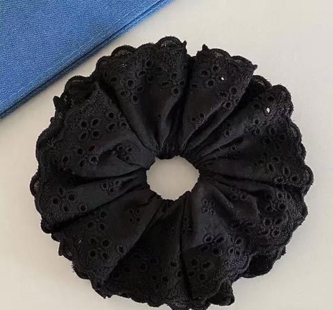  Cột Tóc CO0261 – Vải Ren Mềm Nhẹ, Giữ Tóc Chắc, Xinh Xắn Mỗi Ngày 