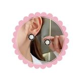  Bông tai TB0407 Hoa Đen Viền Trắng – Thanh Lịch, Cá Tính, Dễ Phối 