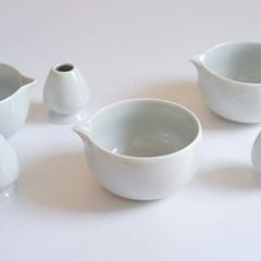 Bát Chawan Và Đế Gác Chổi Chasen Bằng Sứ Màu Ngẫu Nhiên