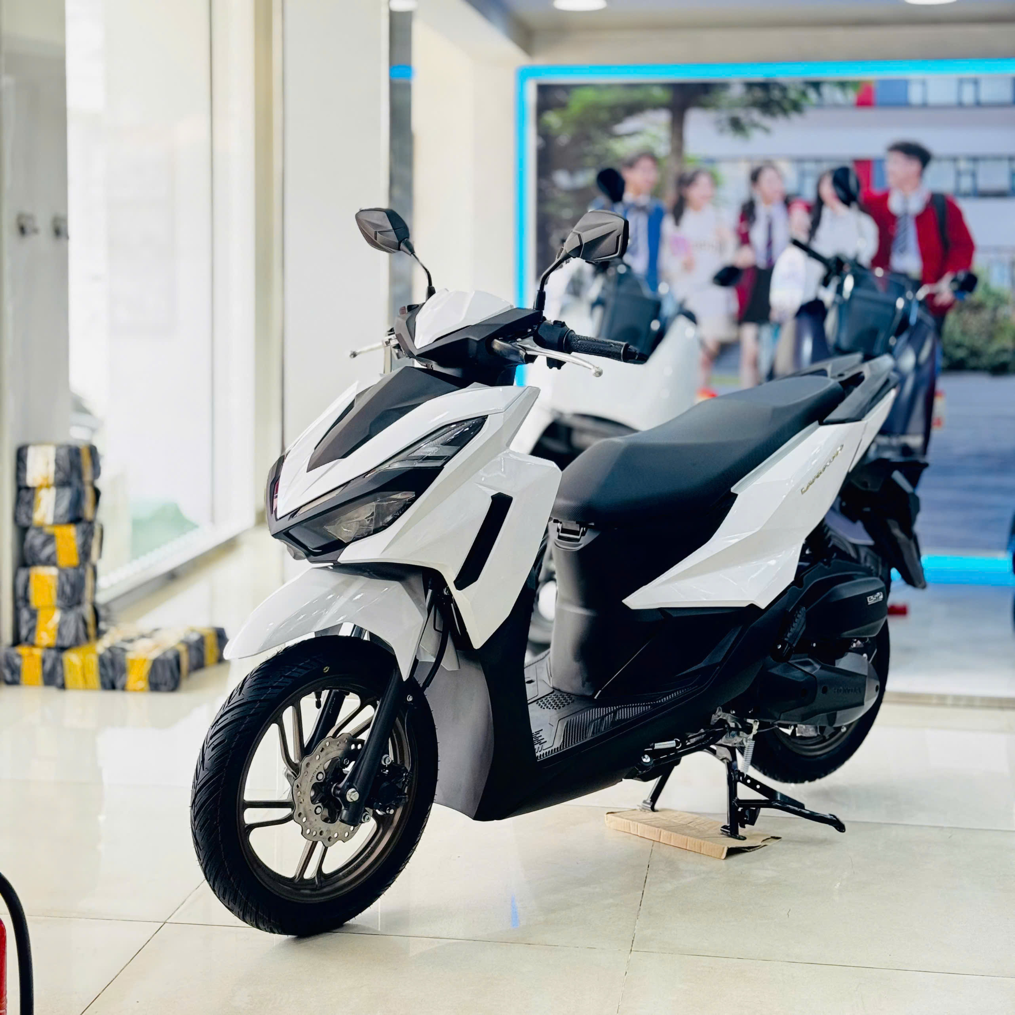 VARIO 125 (2027) TRẮNG