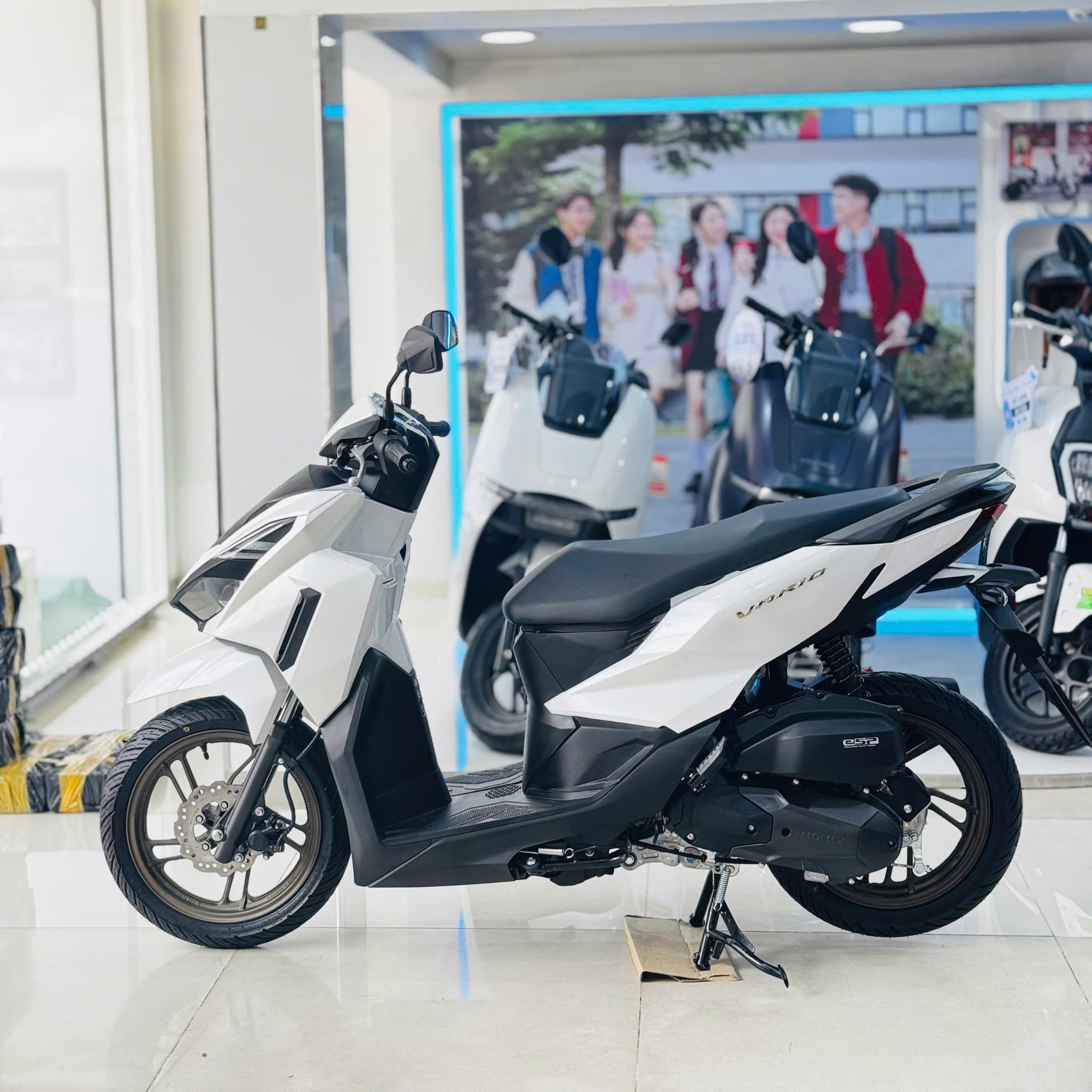 VARIO 125 (2027) TRẮNG