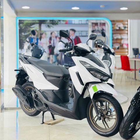 VARIO 125 (2027) TRẮNG