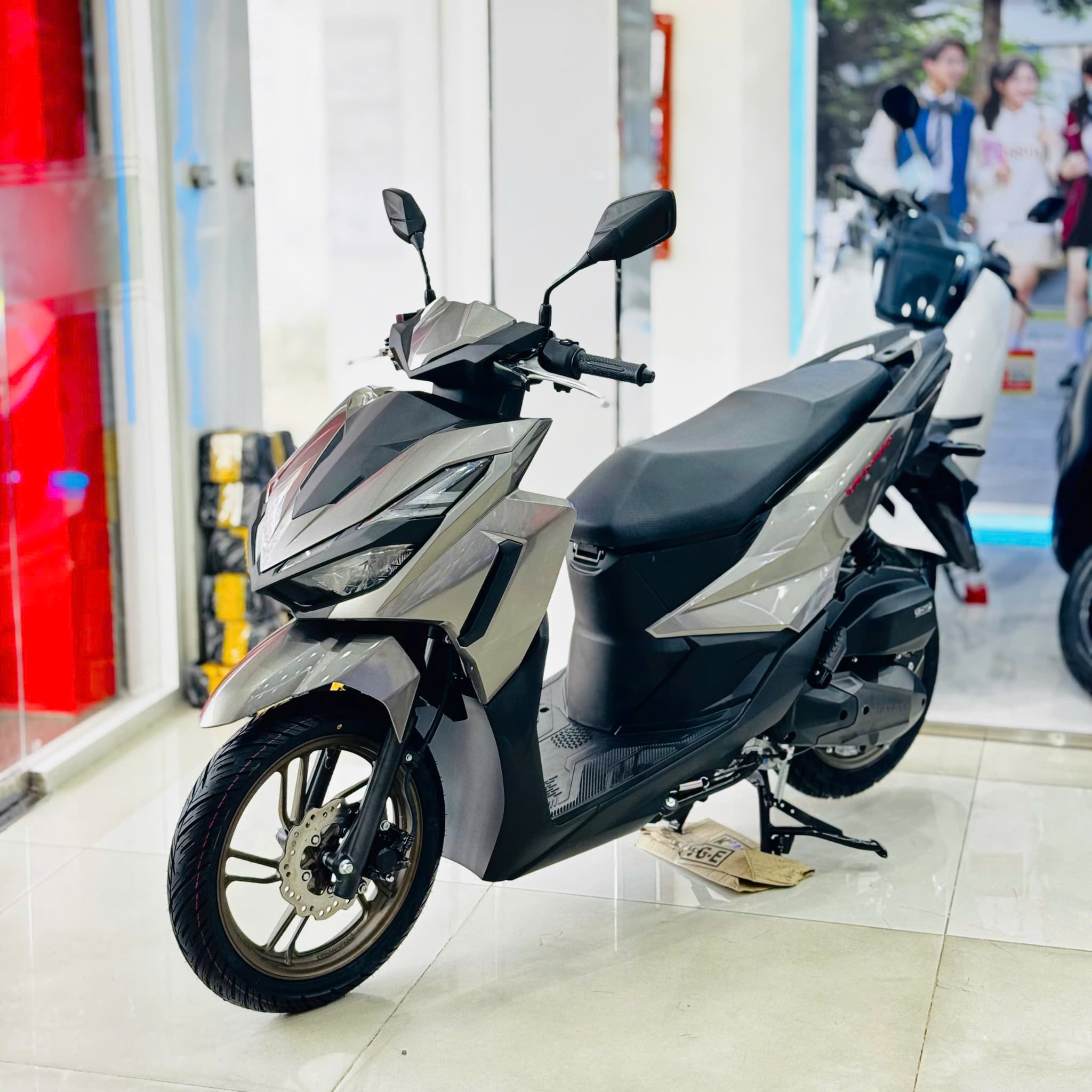 VARIO 125 (2027) VÀNG CÁT
