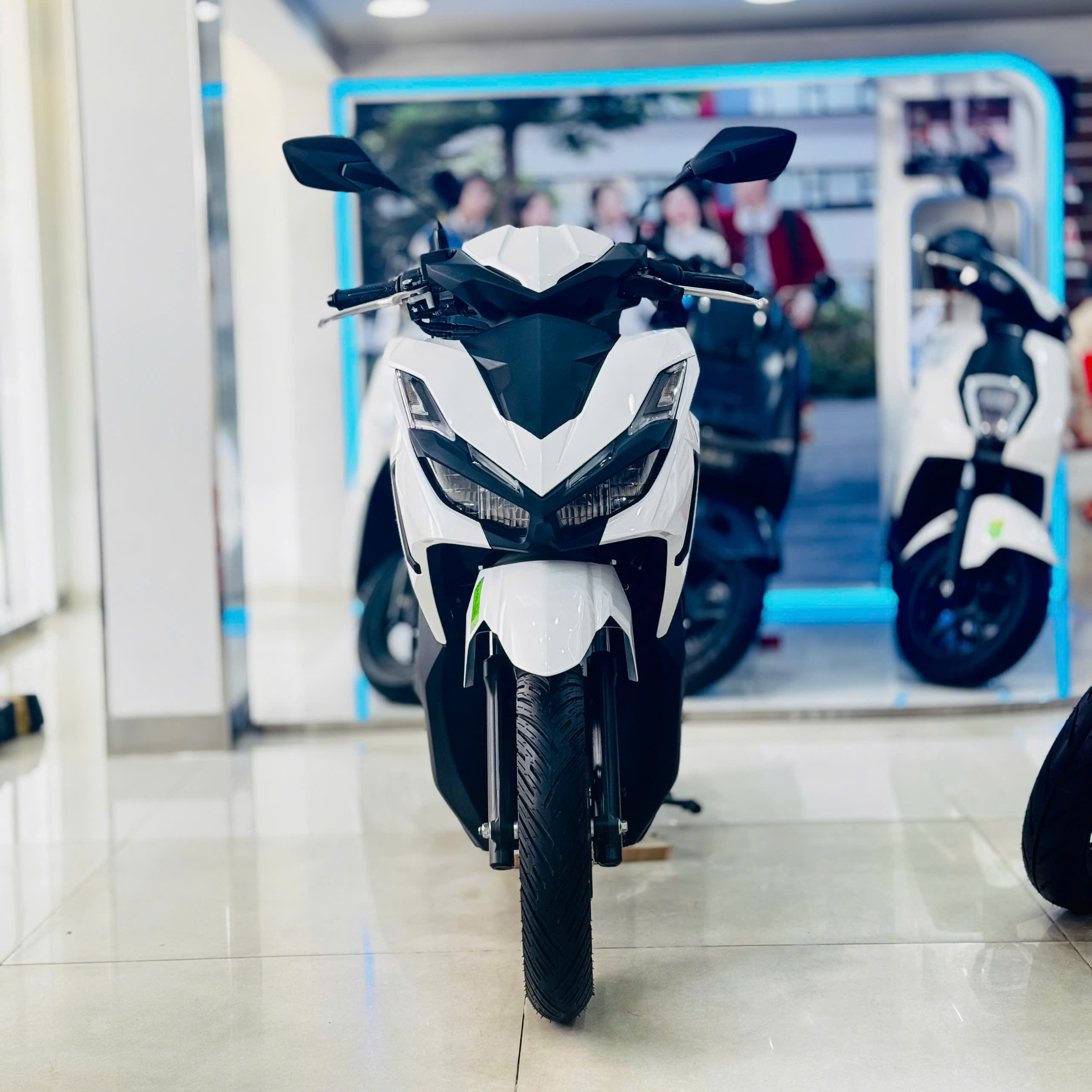 VARIO 125 (2027) TRẮNG
