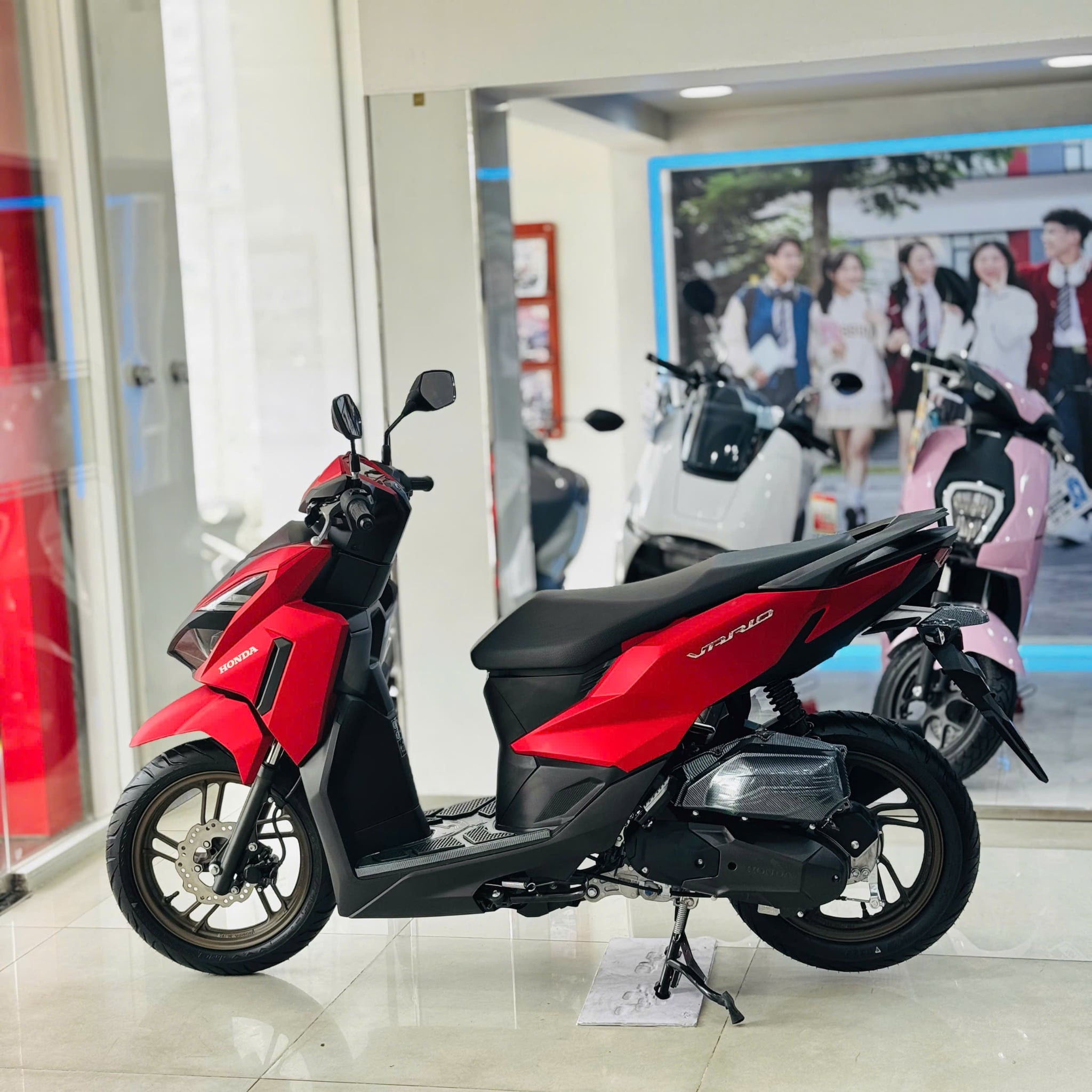 VARIO 125 2027 ĐỎ NHÁM