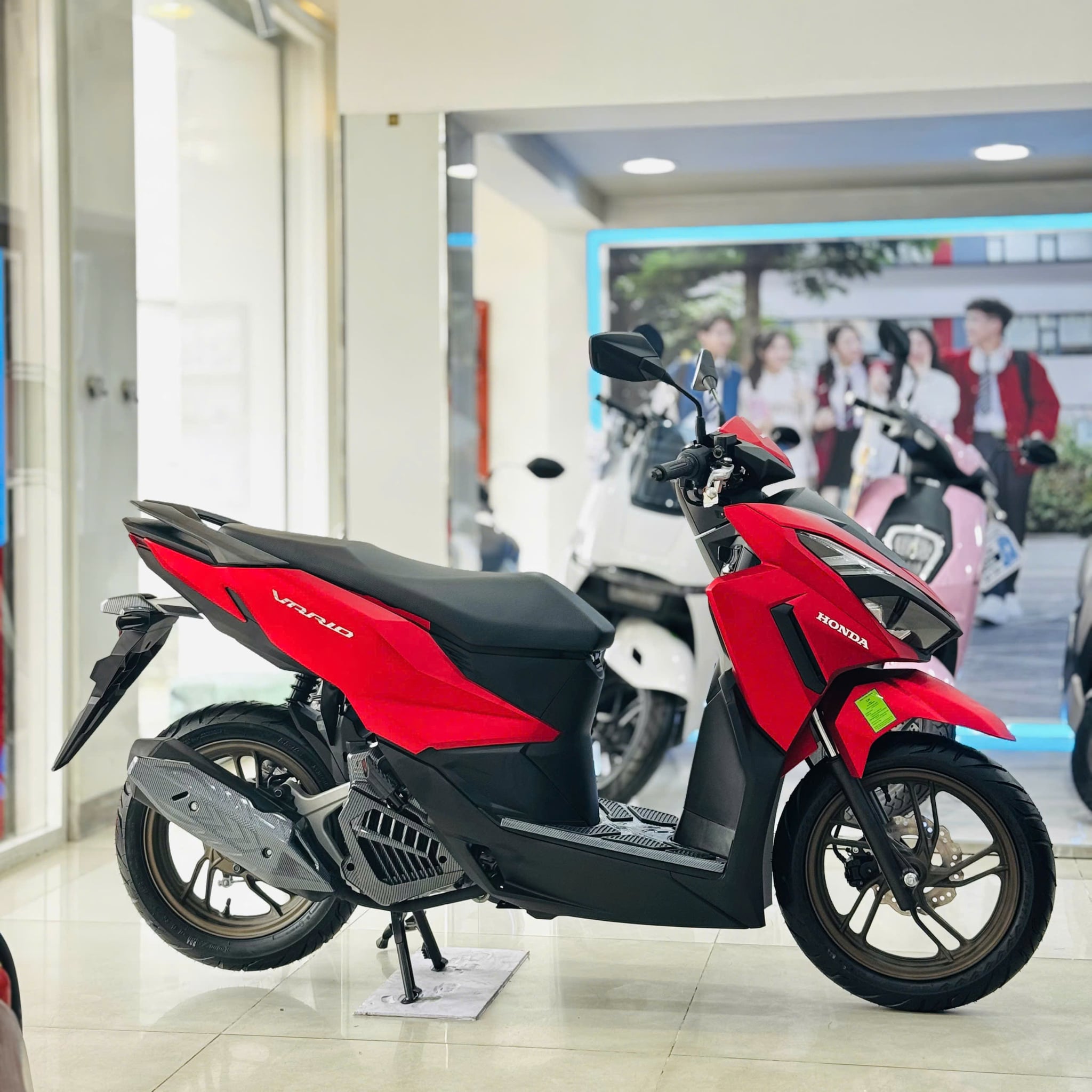 VARIO 125 2027 ĐỎ NHÁM