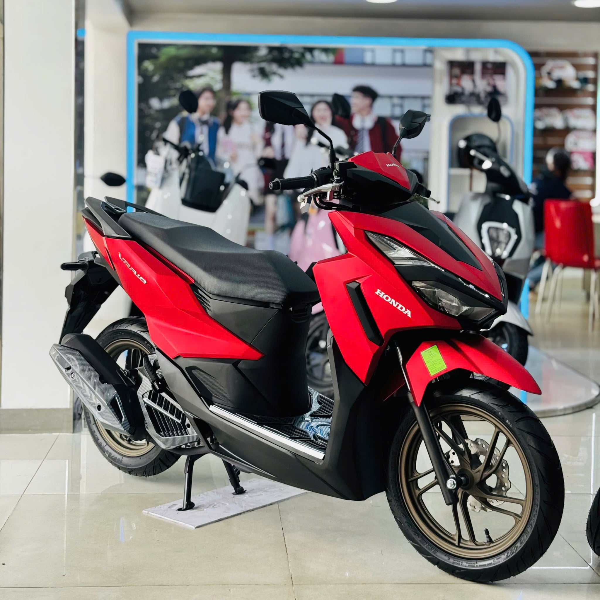 VARIO 125 2027 ĐỎ NHÁM