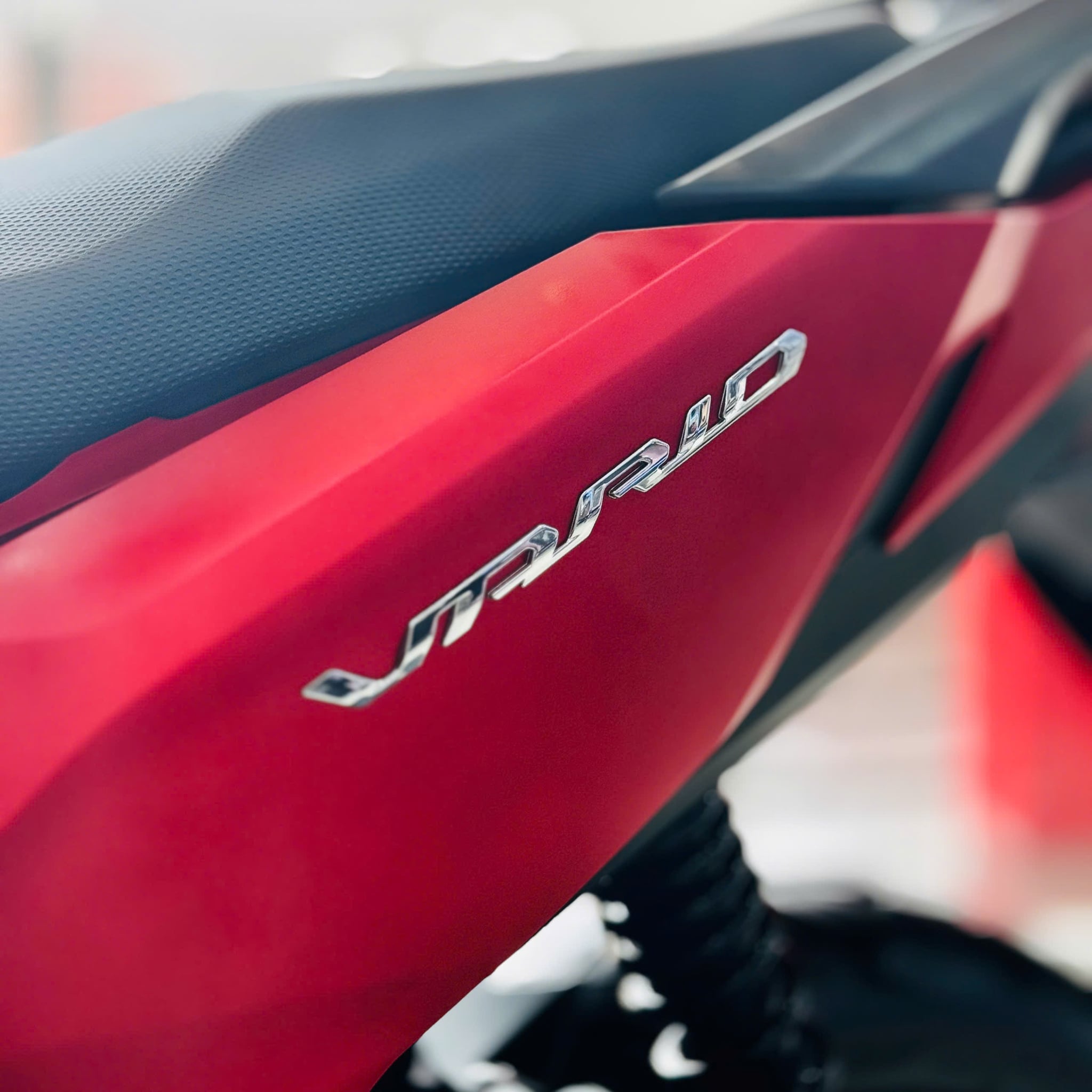 VARIO 125 2027 ĐỎ NHÁM