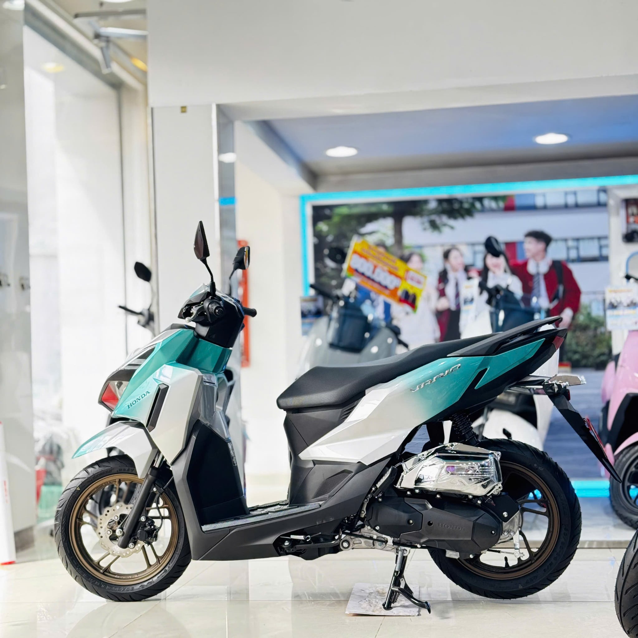 VARIO 125 (2027) BẠC LOANG XANH