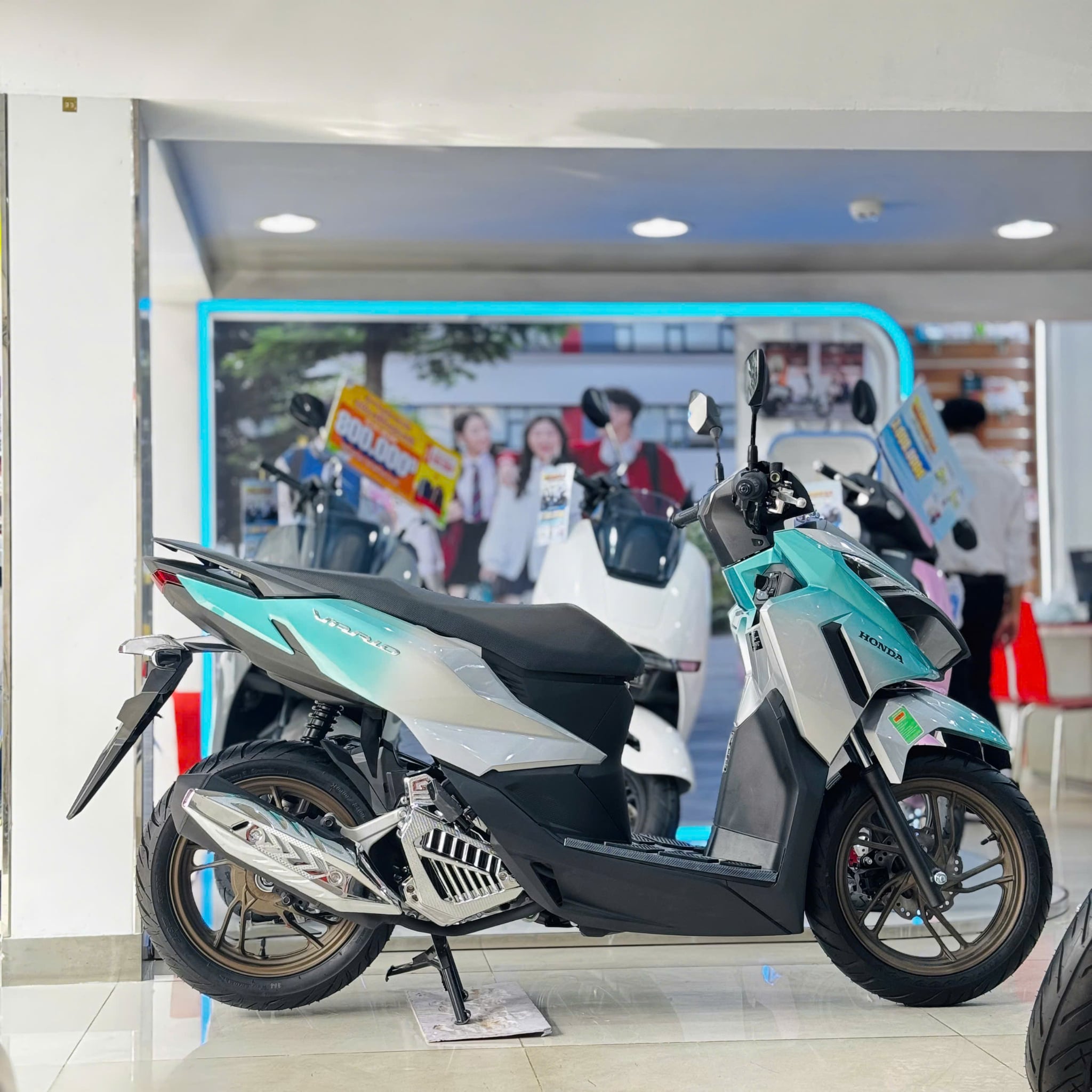VARIO 125 (2027) BẠC LOANG XANH