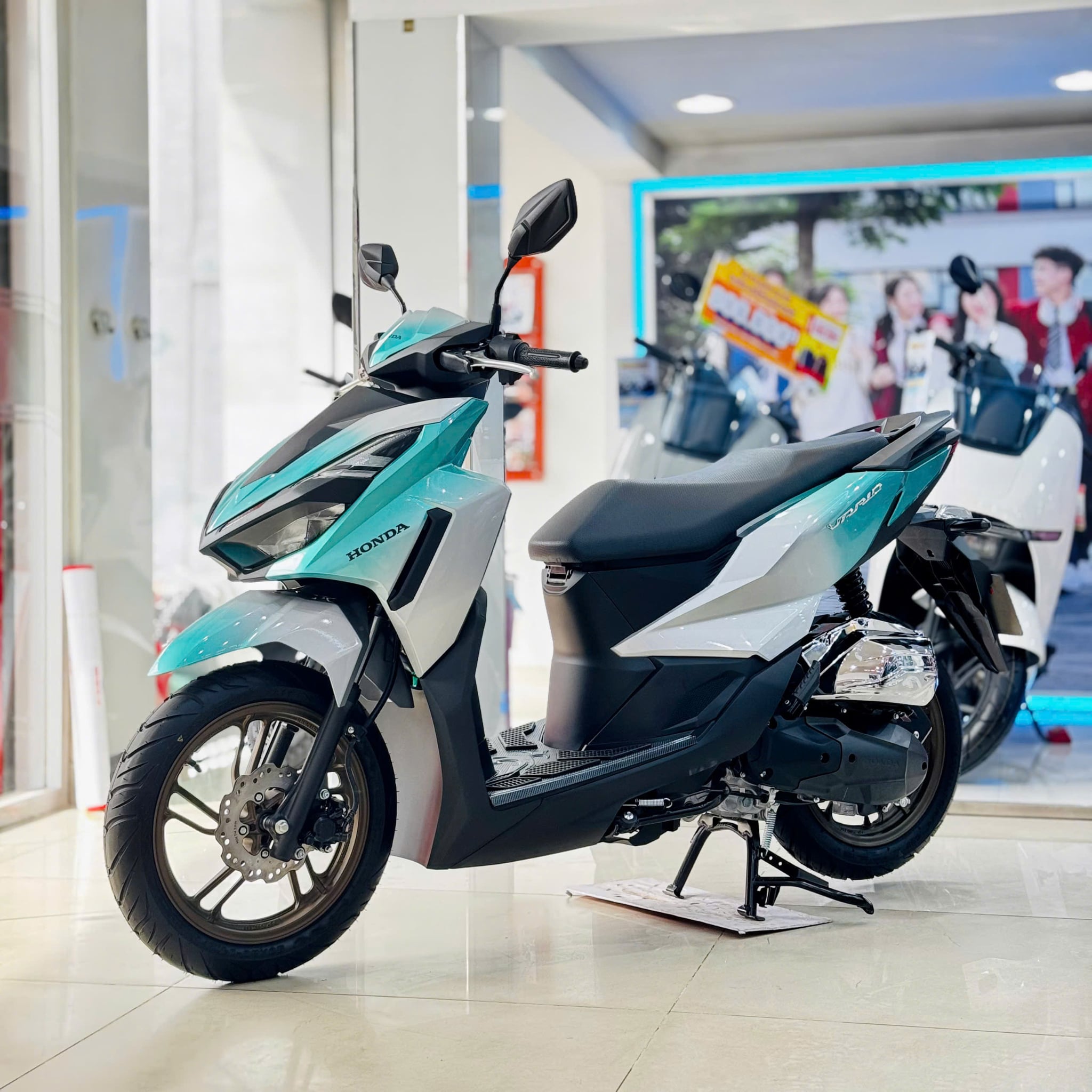 VARIO 125 (2027) BẠC LOANG XANH