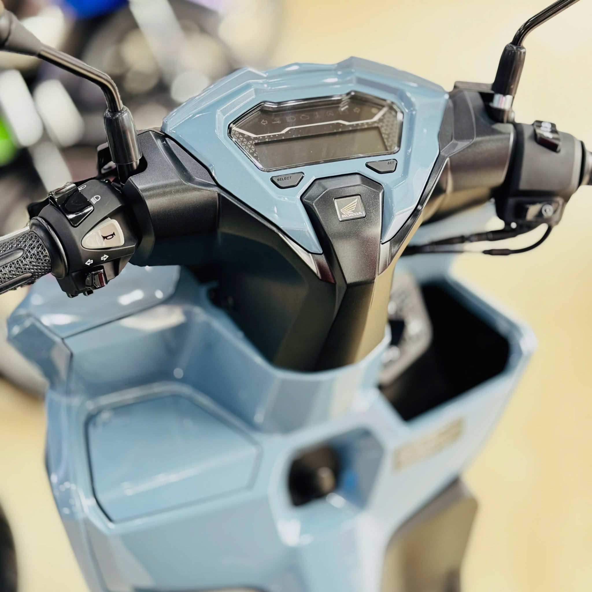 VARIO 125 (2027) XÁM XI MĂNG